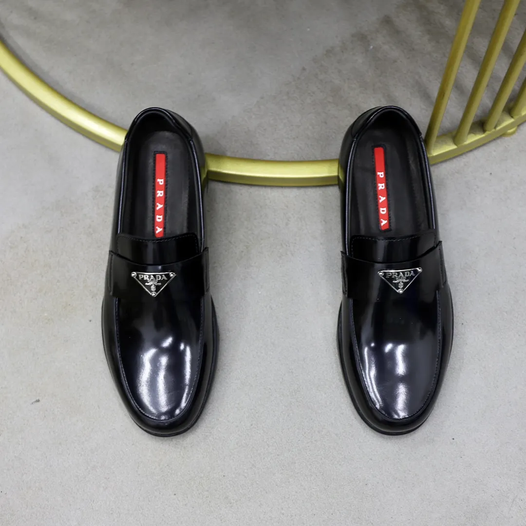 Factory price: 600💰Top original order Brand: PRADA (Prada) Standard code: Men's size 38/44 (45 can be customized) Grade: Same as the official website Material: Original cowhide surface, cowhide lining, original wear-resistant soft outsole Style category: Business casual slip-on shoes, young fashion, European and American trends, British style Color: actual picture color